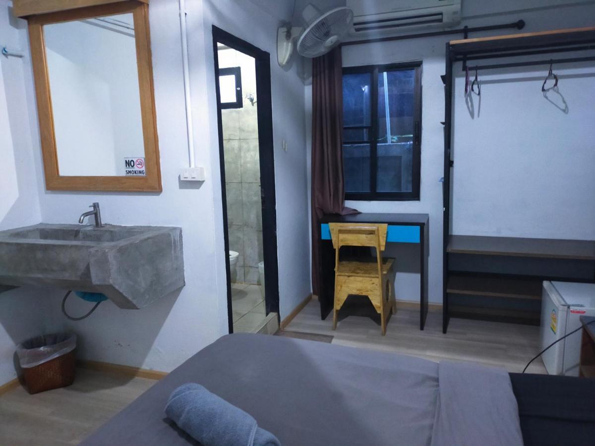 9 Hostel Chiang Mai Exteriör bild