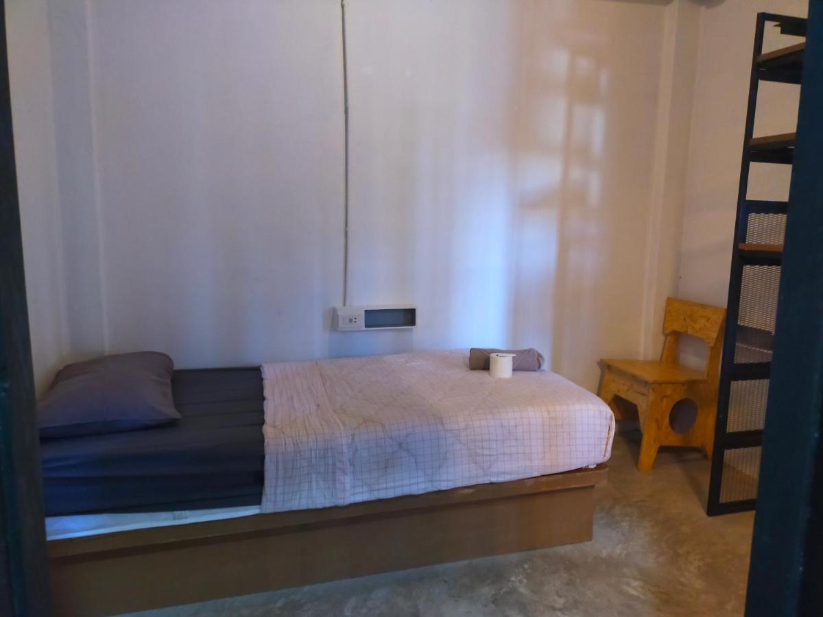 9 Hostel Chiang Mai Exteriör bild