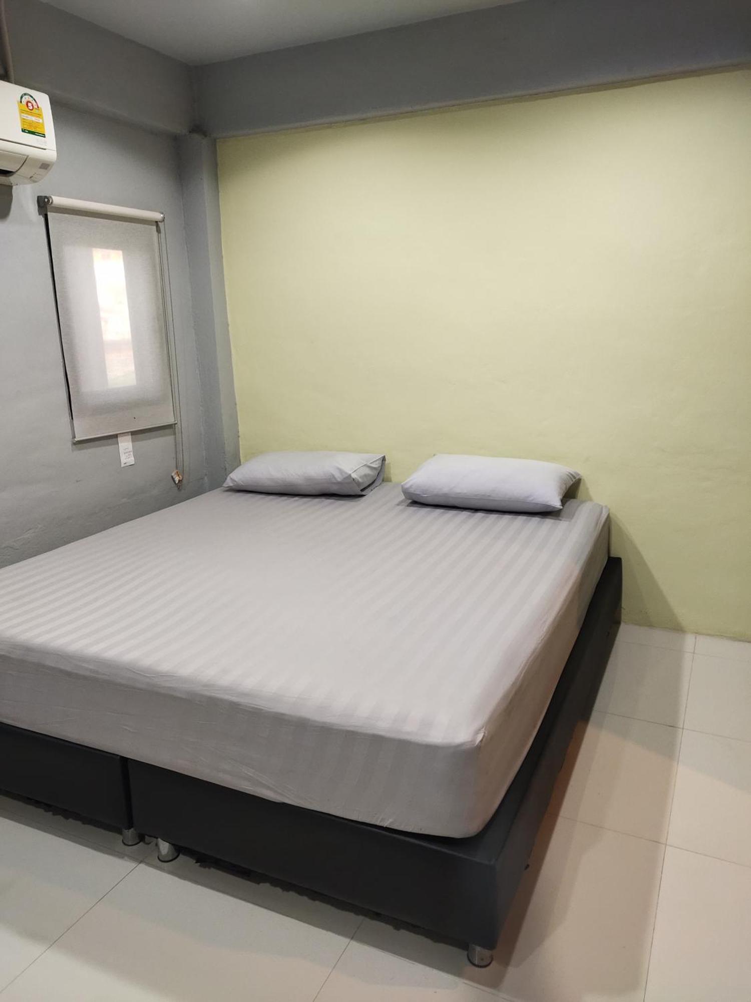 9 Hostel Chiang Mai Exteriör bild